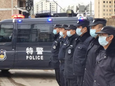 在严峻斗争实践中考察识别干部