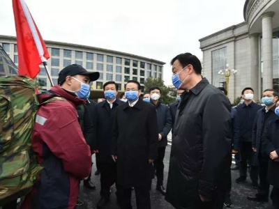 刘奇、易炼红看望慰问一线医护人员 感谢这些最美逆行者！