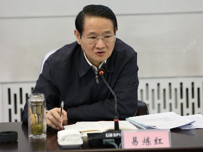 易炼红主持召开疫情防控调度会 找差距 补短板 同时间赛跑与病魔斗争 早日夺取疫情防控阻击战全面胜利