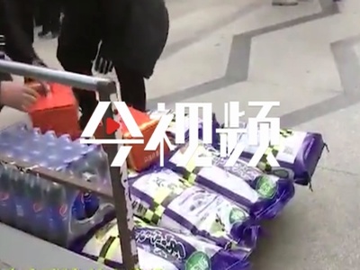 隔门不隔心 让隔离群众真正安心