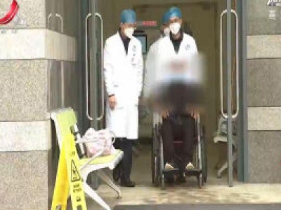 【众志成城 抗击疫情】江西省首例危重型新冠肺炎患者治愈出院