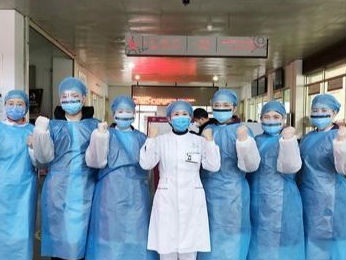 完善治理，中国探索提供重要启示（和音）