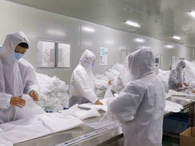 大写的赞！湖口：企业生产防护服紧缺人手，150名志愿者闻令“上岗”