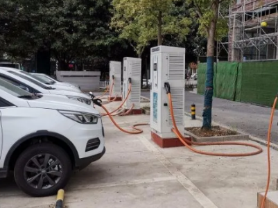 赣州市已累计建成面向社会车辆提供充电服务的公用充电站150座、公用充电桩2131根