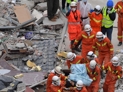 福建泉州一酒店坍塌已致10人死亡 另有22人失联