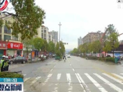 骑摩托被撞飞 安全头盔救了命