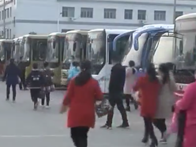 【聚焦“放管服”改革 曝光“怕慢假庸散”】吉安安福：政府免费提供百台大巴车 “点对点”接送企业员工
