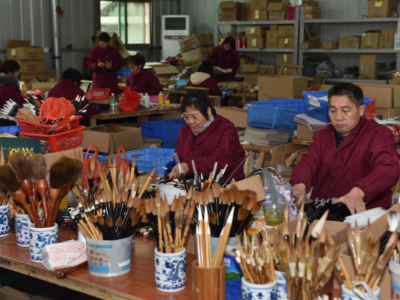 进贤县文港镇：2200家毛笔企业和作坊全面复工复产