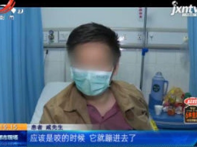 湖南长沙：吃小龙虾误吸虾钳 卡住气道差点窒息
