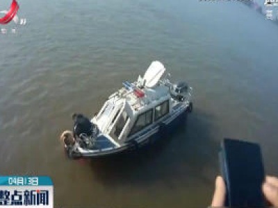 九江：他跳江轻生 他纵身一跃救人