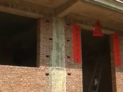 【聚焦“放管服”改革 曝光“怕慢假庸散”】九江濂溪区：不盖红色铁瓦不退2万元建房保证金 村民称“茅房上安绣球”