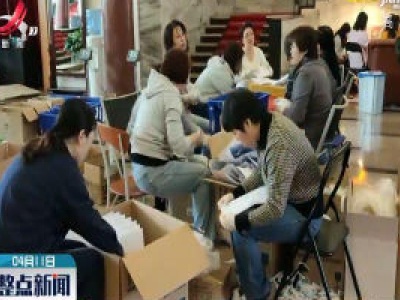 中国驻波兰使馆向留学人员发放“健康包”