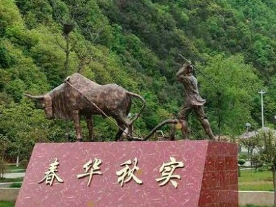 那次重要会议40多天后，总书记到基层考察脱贫攻坚