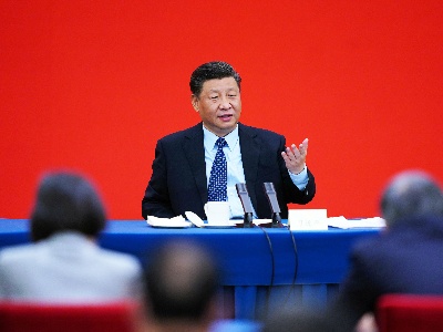 习近平在看望参加政协会议的经济界委员时强调 坚持用全面辩证长远眼光分析经济形势 努力在危机中育新机于变局中开新局