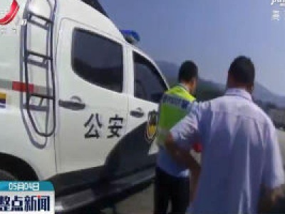 江西：座位不够 居然板凳来凑