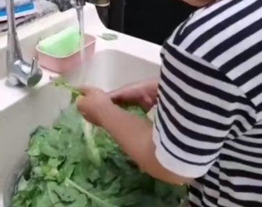 温情五月母亲节 寸草春晖感恩情 ——记进贤县实验学校母亲节感恩活动纪实