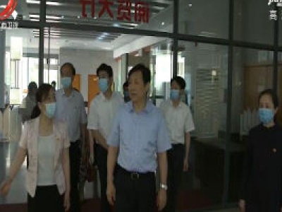 赵力平在省档案馆调研