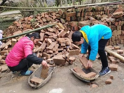 湘东区委副书记、代区长何超督导安全生产和脱贫攻坚工作