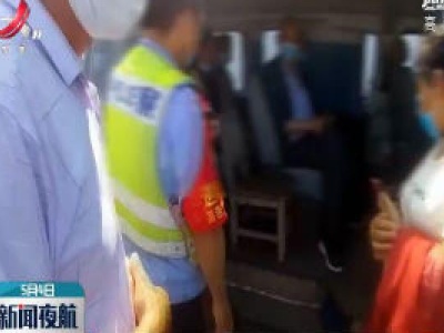 江西：座位不够 居然板凳来凑
