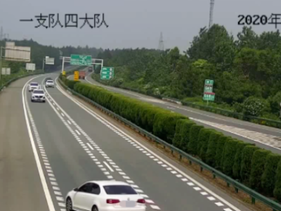 南昌上演惊险一幕！女司机第一次上高速 竟在路上逆行