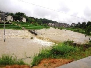 受降雨影响 八省区百余条河流发生超警以上洪水