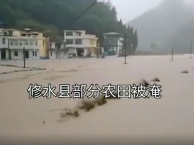 修水遭暴雨侵袭 城市道路积水部分农田被淹