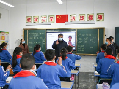八个故事一览“大朋友”习近平对少年儿童的牵挂