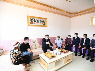 不到两个月，习近平看了三个移民村