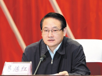 易炼红主持召开省疫情防控应急指挥部调度会 专题研究进一步做好常态化 “外防输入、内防外弹”工作