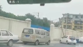 南昌赣桥南路一停车场内暗藏非法加油站 紧挨居民区