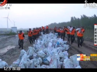 九江：300百名武警驰援两座江心小岛抗洪