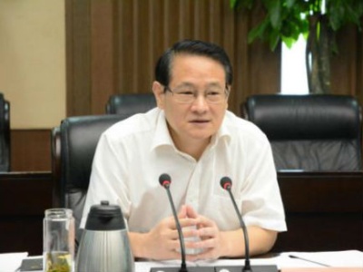 易炼红主持召开省政府常务会议 分析上半年全省经济形势 研究部署下一步经济工作