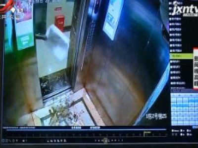 武汉：整箱垃圾倒进电梯 居民缺垃圾袋我捐你