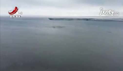 鄱阳湖遭长江倒灌 水体面积突破4000平方公里