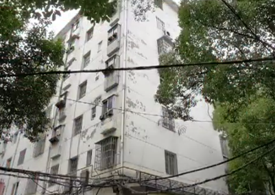 【聚焦“放管服”改革 曝光“怕慢假庸散”】南昌东湖区：租房补贴变更手续三个月办不下来 他说“跑断腿”
