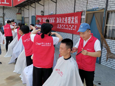 “军爱民民拥军”，义务理发队来了 