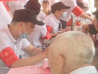 防汛一线的“健康卫士”