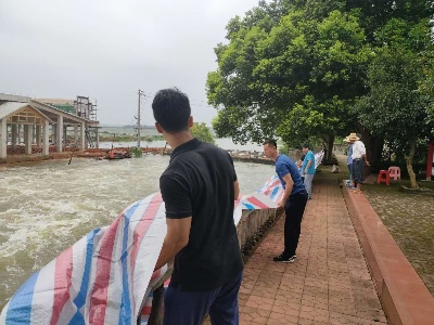老兵退伍不退色 防汛关键显担当 ——记进贤县退役老兵抗洪抢险先进事迹