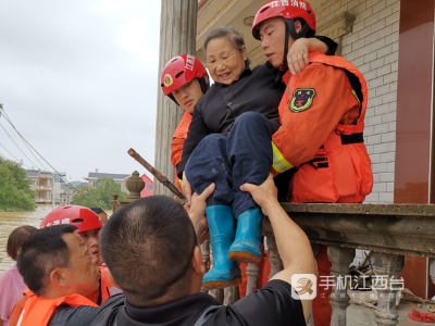 520名消防指战员增援鄱阳 1159名遇险群众获救