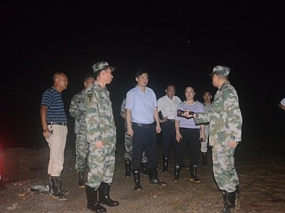 江西进贤：民兵昼夜奋战防汛救灾一线