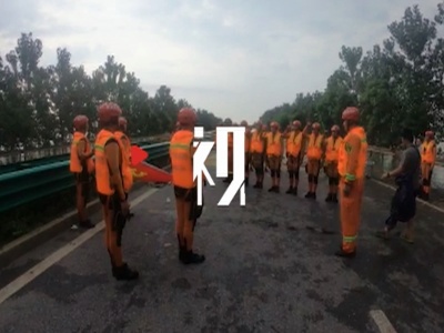防汛抗洪冲锋在前 7名消防员火线入党