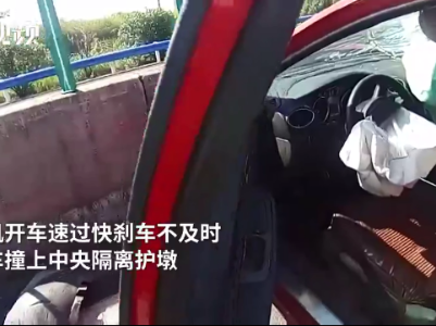 看着都好痛！后排不系安全带教科书式教训