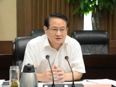 易炼红在省非公有制企业维权服务中心调研时强调 为企业发挥更大作用实现更大发展排忧解难铺路架桥