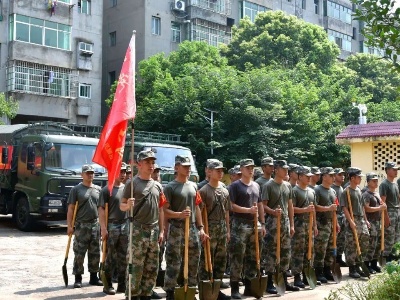 进贤县：多所学校组建志愿服务队助力防汛抗洪