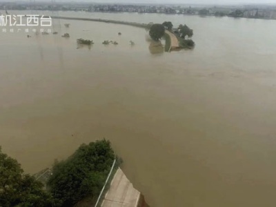 江西鄱阳县因洪灾紧急转移安置5.5万人 直接经济损失2.76亿元