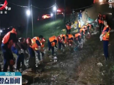 【行动起来 防汛抗洪】25名消防员彻夜围堵泡泉 双腿浸泡泥水18小时