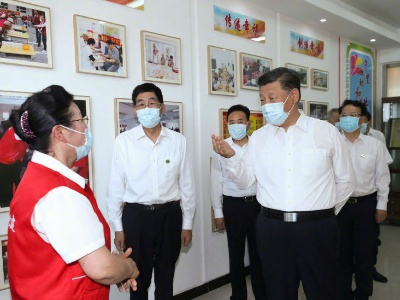 习近平谈社区治理：提高社区效能的关键是加强党的领导