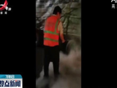 婺源：货车轮胎起火 高速收费员紧急扑救