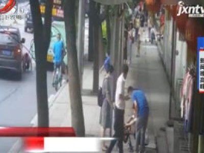 湖北：女乘客在公交车上遭猥亵 报警后嫌疑男子跳窗逃跑
