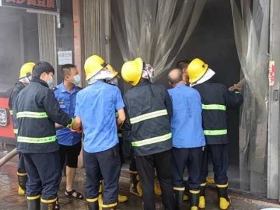 群众身边的“保护神”、“家门口的消防队” 李渡镇专职消防队舍身救火 保护居民生命财产安全